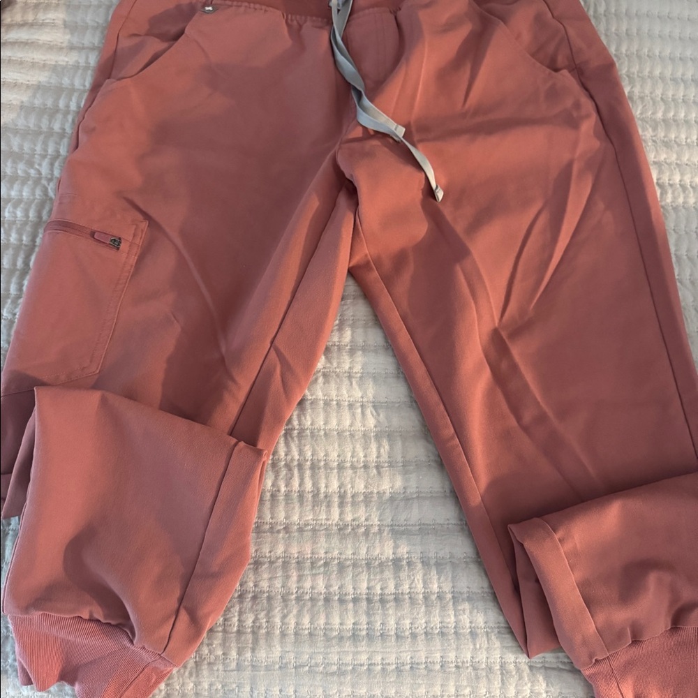 Figs Zamora scrub pants. Size medium. Mauve